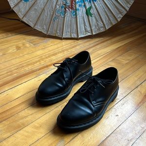 Women’s Dr. Martens Mono Oxford